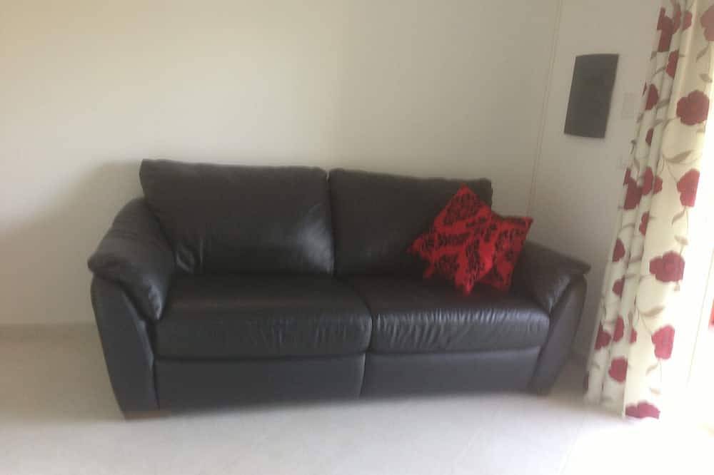 Entire apartment, Spacious, modern ground floor apartment, private patio and garden, mosquito nets in Pizzo, Vibo Valentia Province