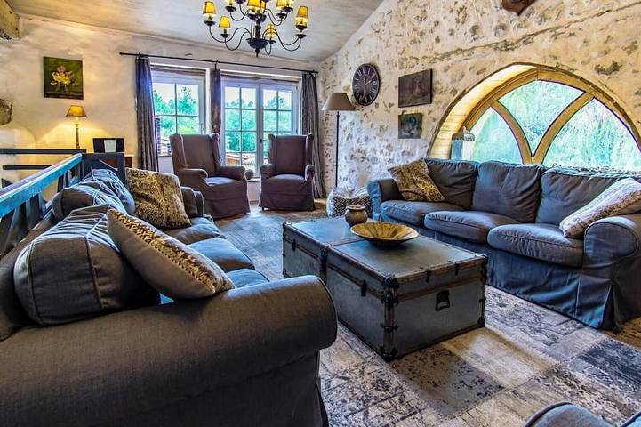 Old farmhouse renovated in a 3 hectares estate in Dordogne in Sourzac, Périgord Blanc