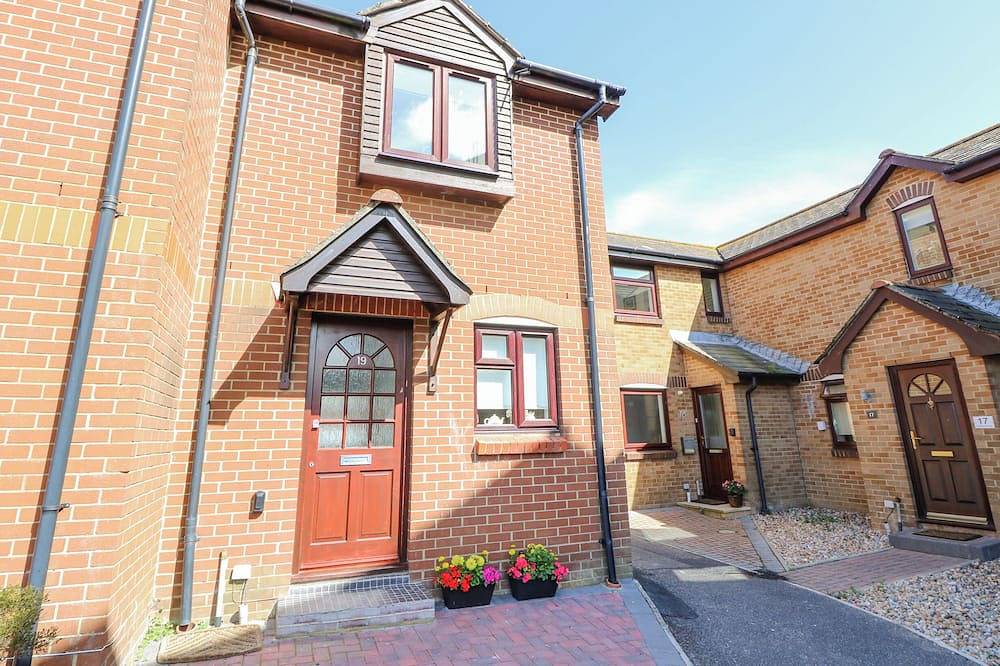 Log Cabin for 4 People in Poole, Poole Harbour