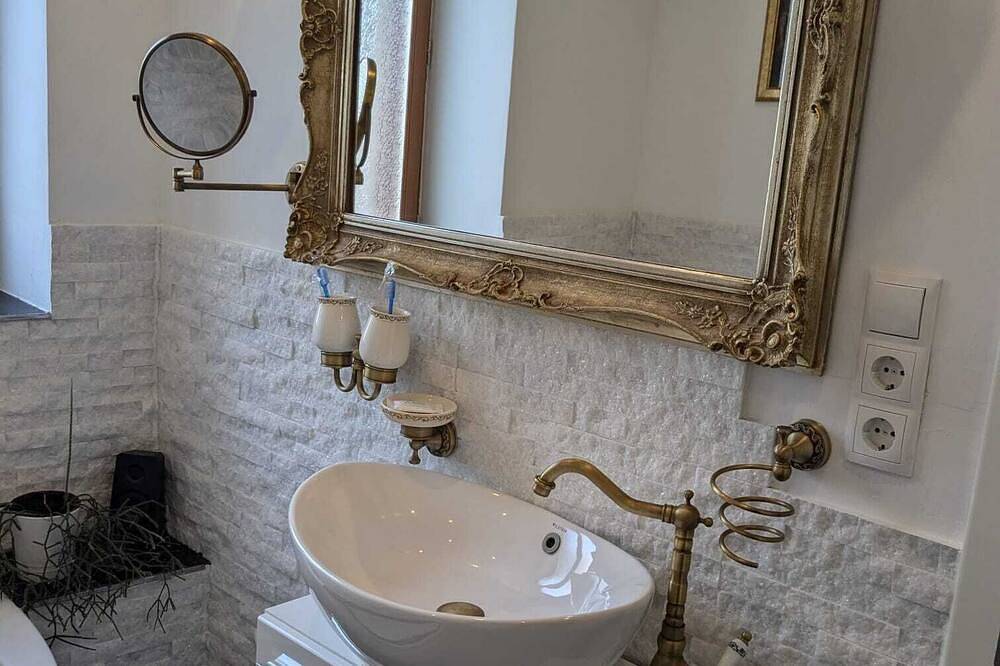 Ganze Wohnung, Romantische Ferienwohnung mit Whirlpool in Edenkoben, Südliche Weinstraße