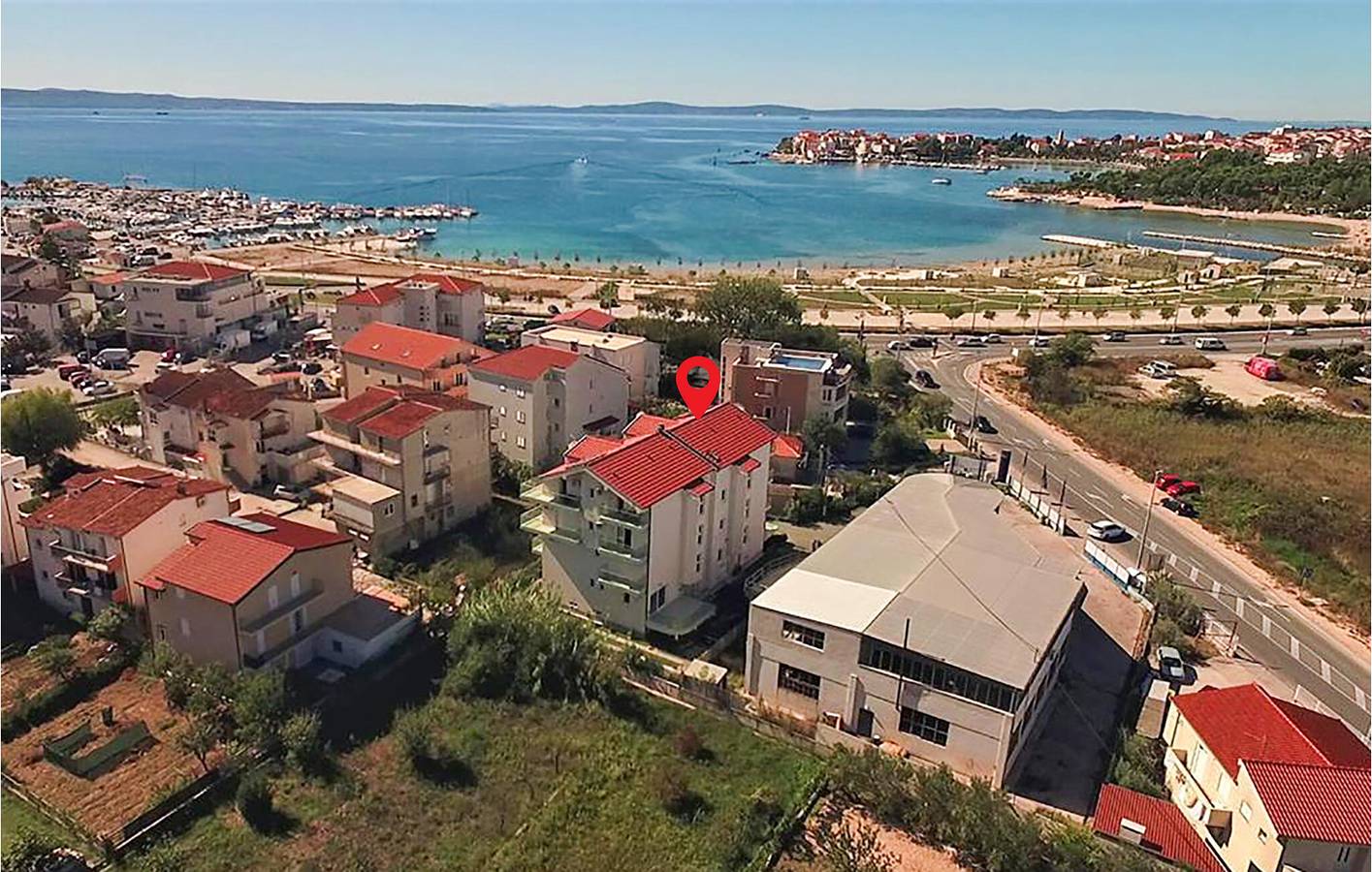 Ganze Ferienwohnung, Apartment mit Meerblick, Terrasse, Küche und Parkplatz in der Nähe des Strandes von Strobec in Stobrec, Split-Dalmatien