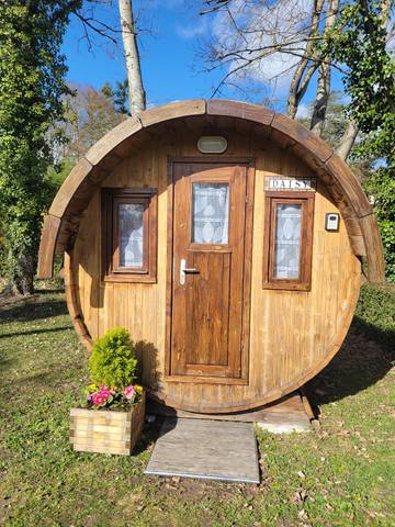 Chalet pour 2 personnes, avec terrasse ainsi que vue et jardin en Indre-et-Loire