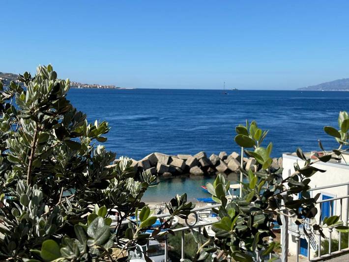 Location de vacances pour 6 personnes, avec balcon et vue, adapté aux familles à Torre Faro - 2