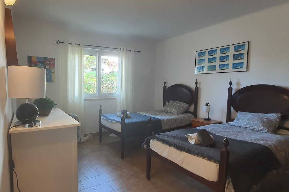 Ganze Wohnung, Geräumige, gut ausgestattete Wohnung, Breitband, Sky Tv, mit Pool außerhalb. in Albufeira, Faro Distrikt