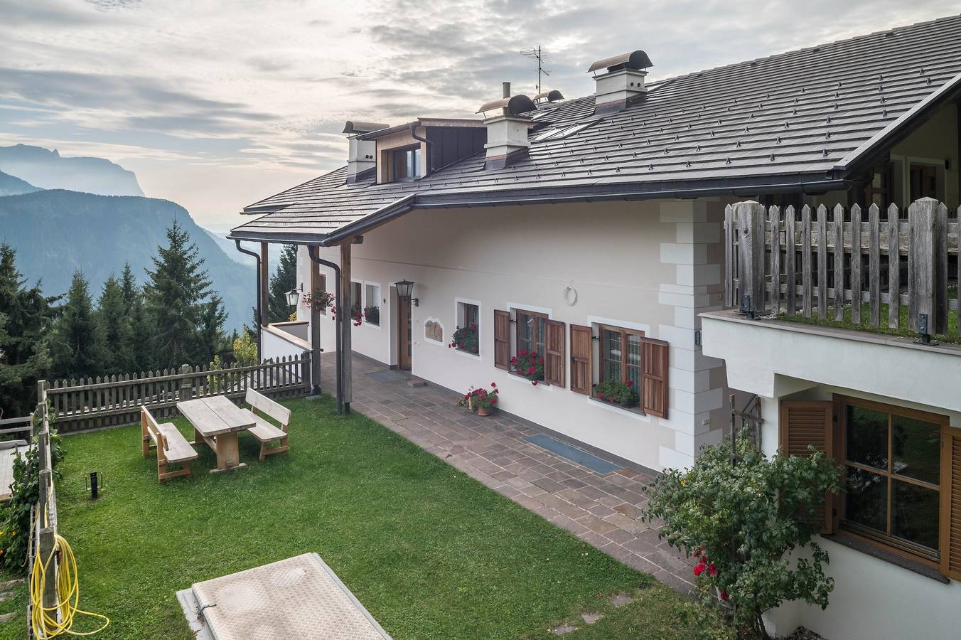 Ganze Wohnung, Ferienwohnung 'Funtnatsch Langkofel' mit Bergblick, Gemeinschaftsgarten und Wlan in Sankt Peter Tal, Lajen