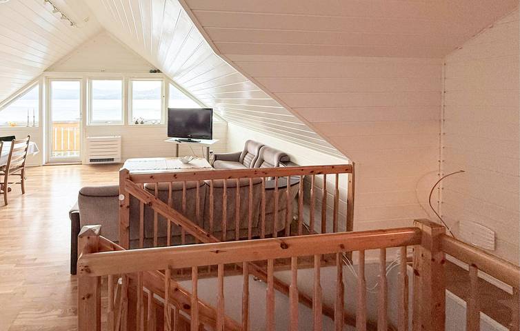 Ganze Ferienwohnung, Ferienwohnung für 10 Personen mit Garten in Finnøy