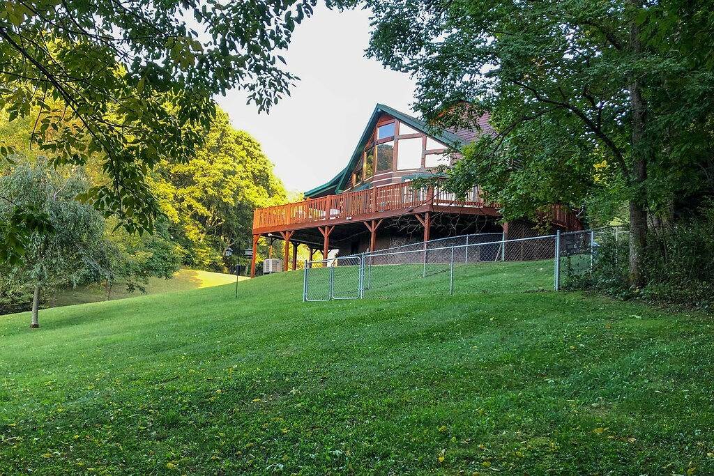 Family Cabin w/ Fire Pit, 9 Mi to Sugar Mtn Slopes in Watauga County