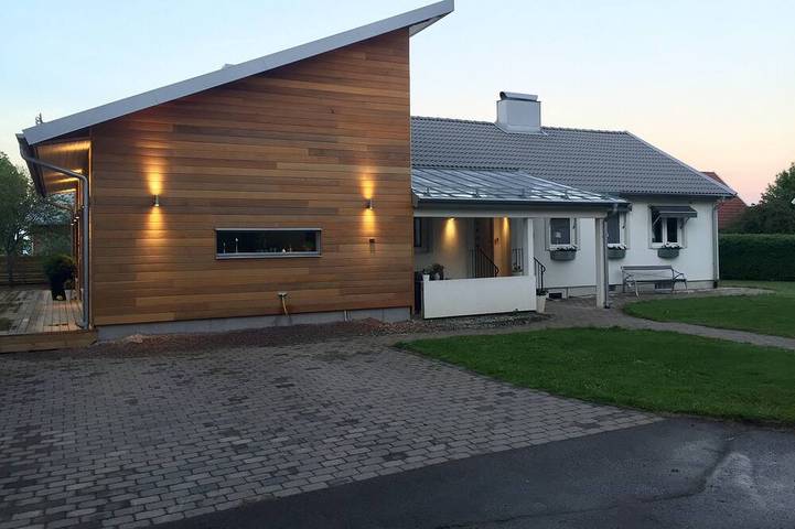 Ferienhaus für 8 Personen, mit Terrasse und Garten sowie Whirlpool in Östergötland