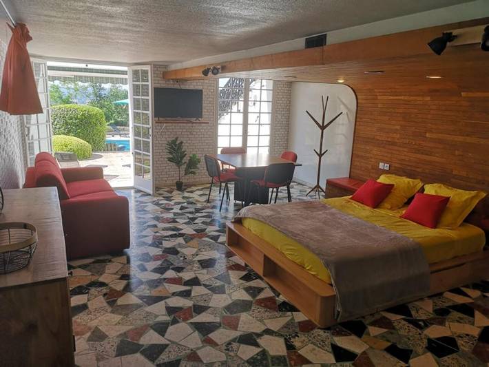 Location de vacances pour 2 personnes, avec piscine et terrasse ainsi que vue et jardin, animaux acceptés à Châteauneuf-de-Galaure - 4