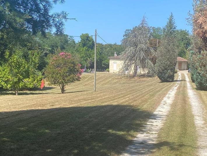 Location de vacances pour 8 personnes, avec piscine ainsi que vue et jardin à Cénac - 2