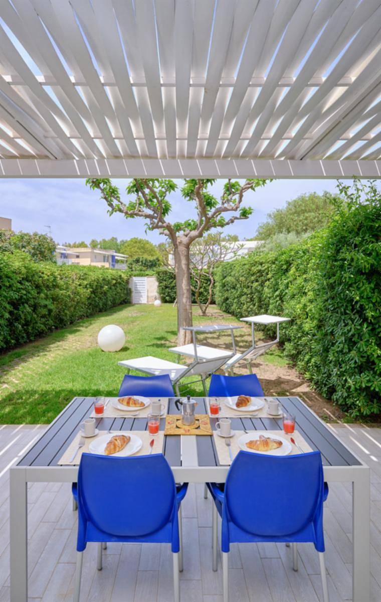 Entire apartment, Maestrale, holiday home with garden 100 meters from the sea in Ragusa, Ragusa Province