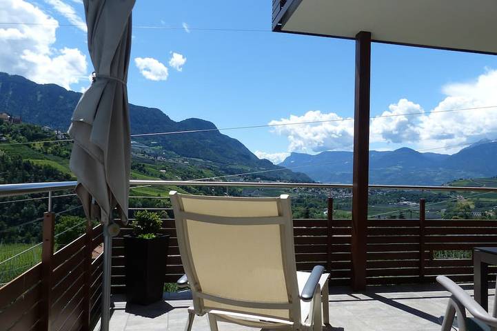 Appartamento intero, Sunny apartment, large south-facing balcony, wonderful view - South Tyrol Guest Pass included in Caines, Val Passiria