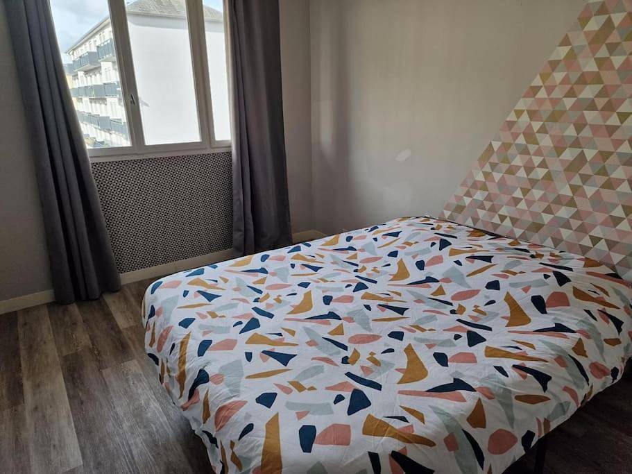 Appartement entier, Refuge Urbain Chic avec Balcon in Saint-Lô, Région de Saint-Lô
