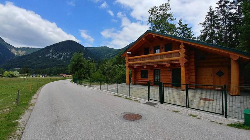 Ferienwohnung für 4 Personen, mit Ausblick und Garten in Grünau im Almtal