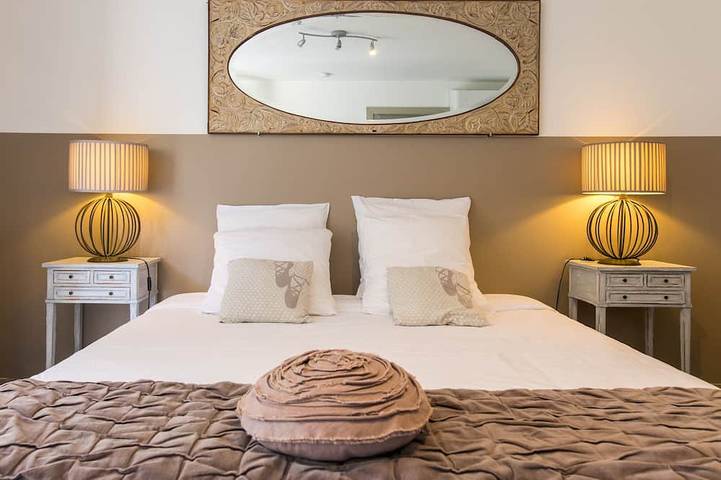 Location de vacances pour 16 personnes, avec jacuzzi et piscine ainsi que jardin et sauna, animaux acceptés à Velaux - 2