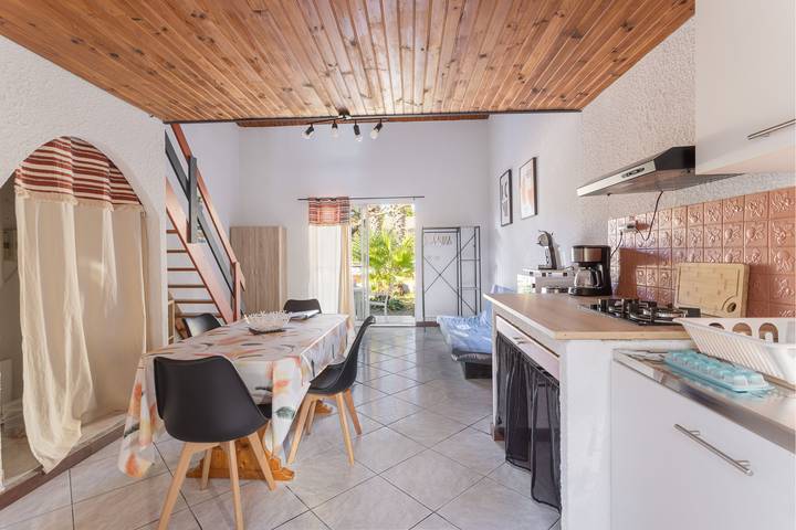 Maison de vacances 'La Capelle 4 Personnes 880' avec piscine partagée, Wi-Fi et climatisation in Roquefort-des-Corbières, Côte méditerranéenne (France)