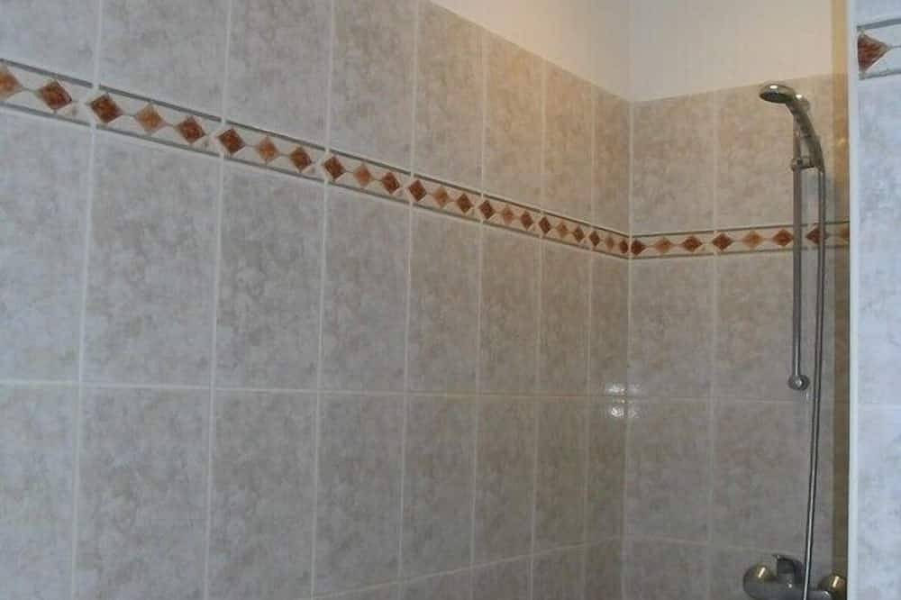 Haus mit Pool in einem hübschen Dorf in der Mitte der Pinien, Eichen ... in Pierrerue, Béziers und Umgebung