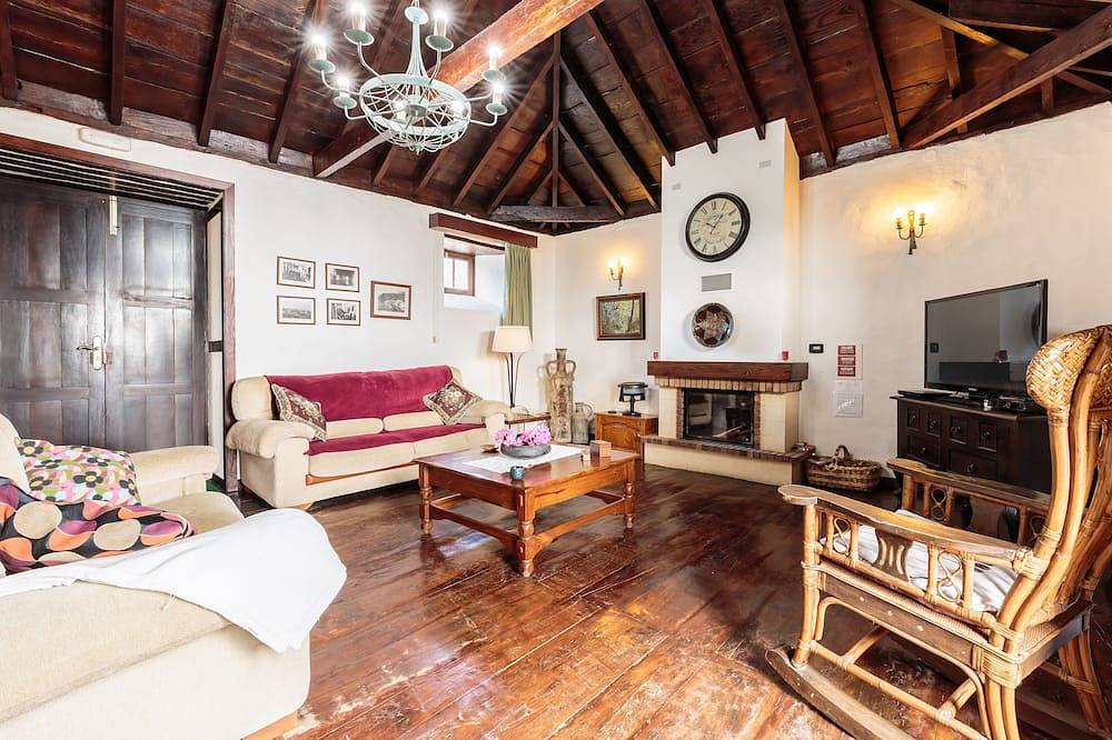 Casa con piscina privada y jardines bien ubicada en La Palma in Callejones, Villa de Mazo