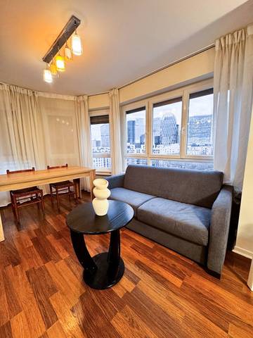 Location De Vacances pour 10 Personnes dans Courbevoie, Hauts-de-Seine, Photo 1