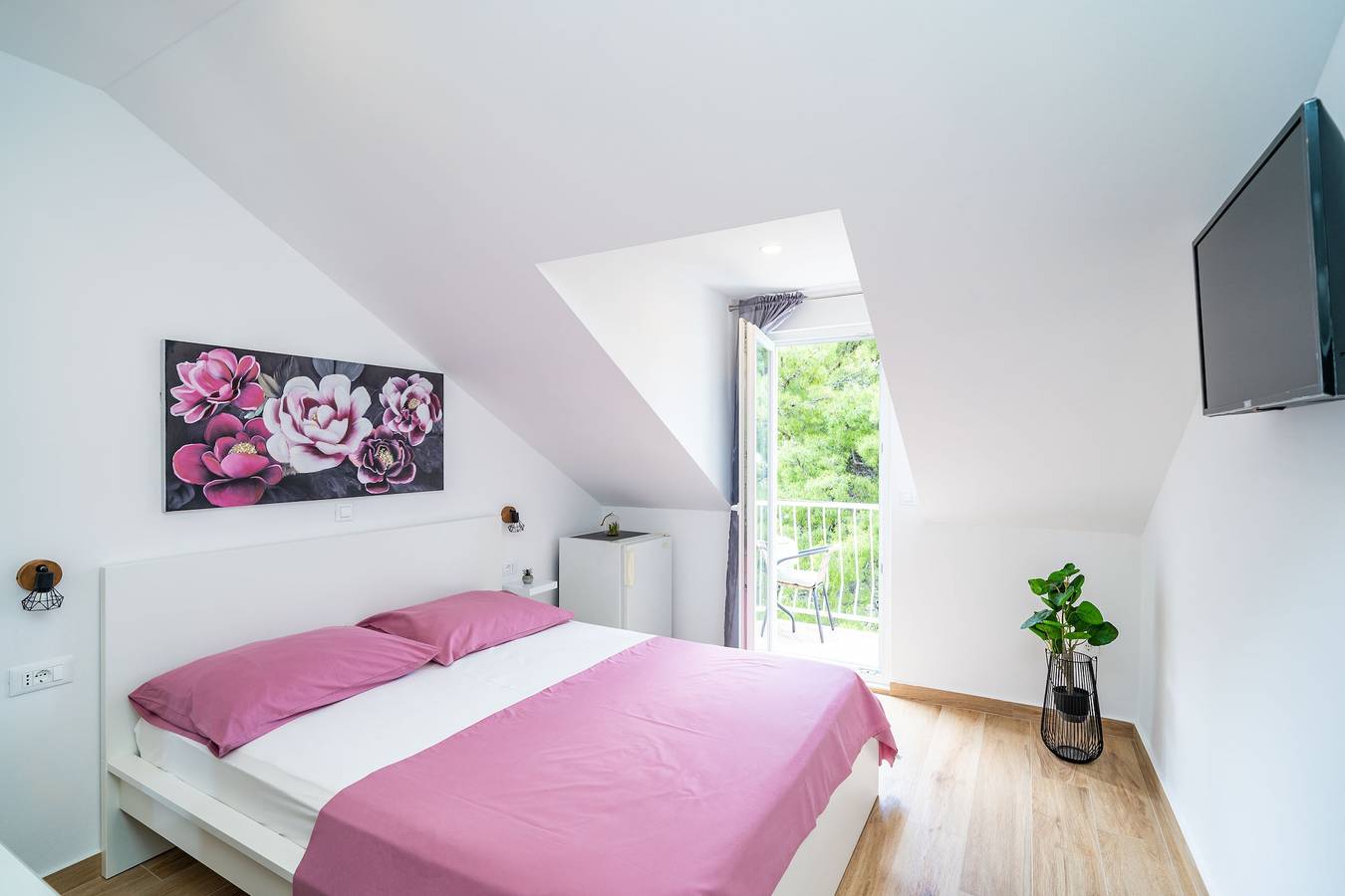 Ganze Wohnung, Apartment & Rooms Papa - Superior Double with Balcony and Partial Sea View (Soba 1) in Općina Župa dubrovačka, Dubrovnik-Neretva