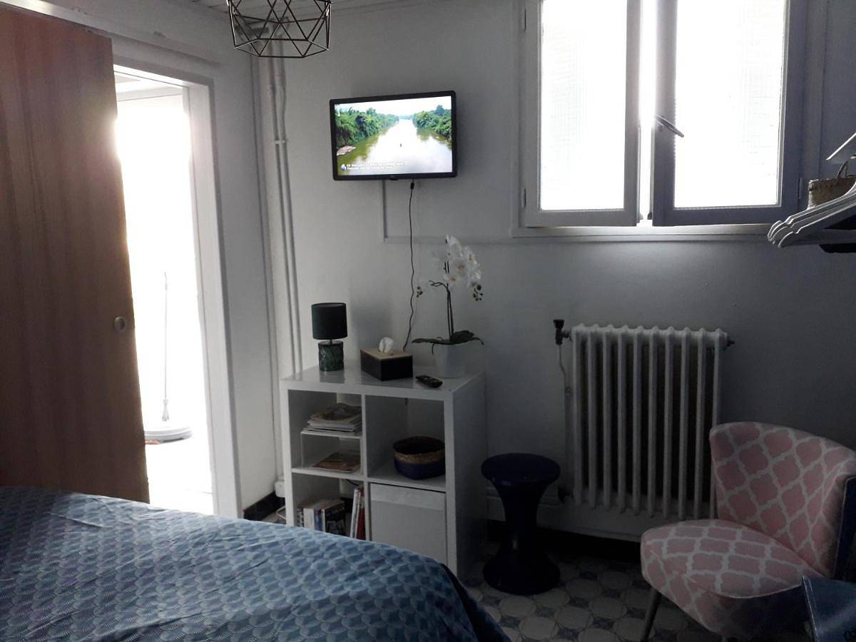Double Room with Private Bathroom in Ambérieu-en-Bugey, Belley