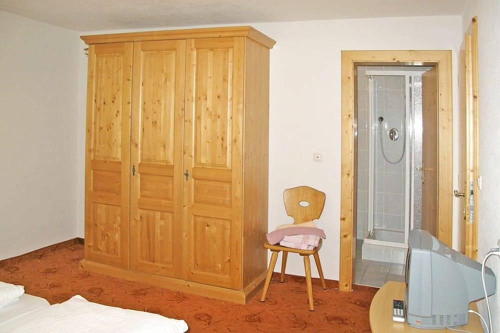 Ganze Wohnung, Angenehme Wohnung für 6 Gäste mit  W-Lan, Tv und Terrasse in Graun, Südtirol