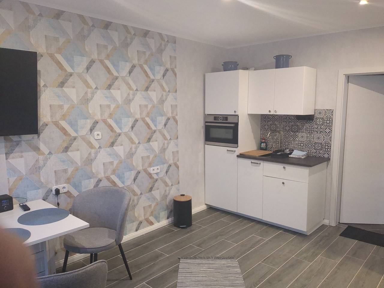 Entire studio, Lovely Room with Private Bath and Wi-Fi in Heiligenstedten in Heiligenstedten, Kreis Steinburg