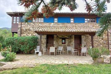 Casa de vacaciones para 5 personas, con jacuzzi y jardín en Parque Natural de Las Ubiñas-La Mesa