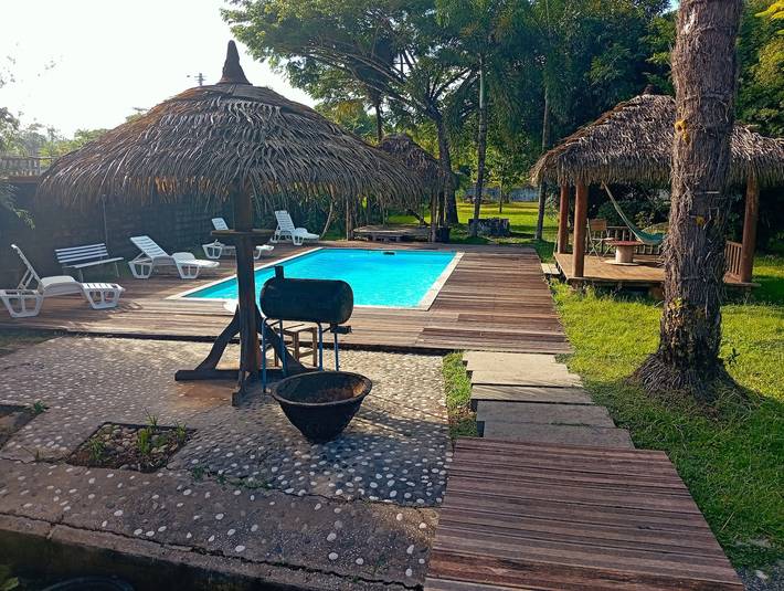 Chalet para 9 personas, con jardín además de terraza y piscina - 1