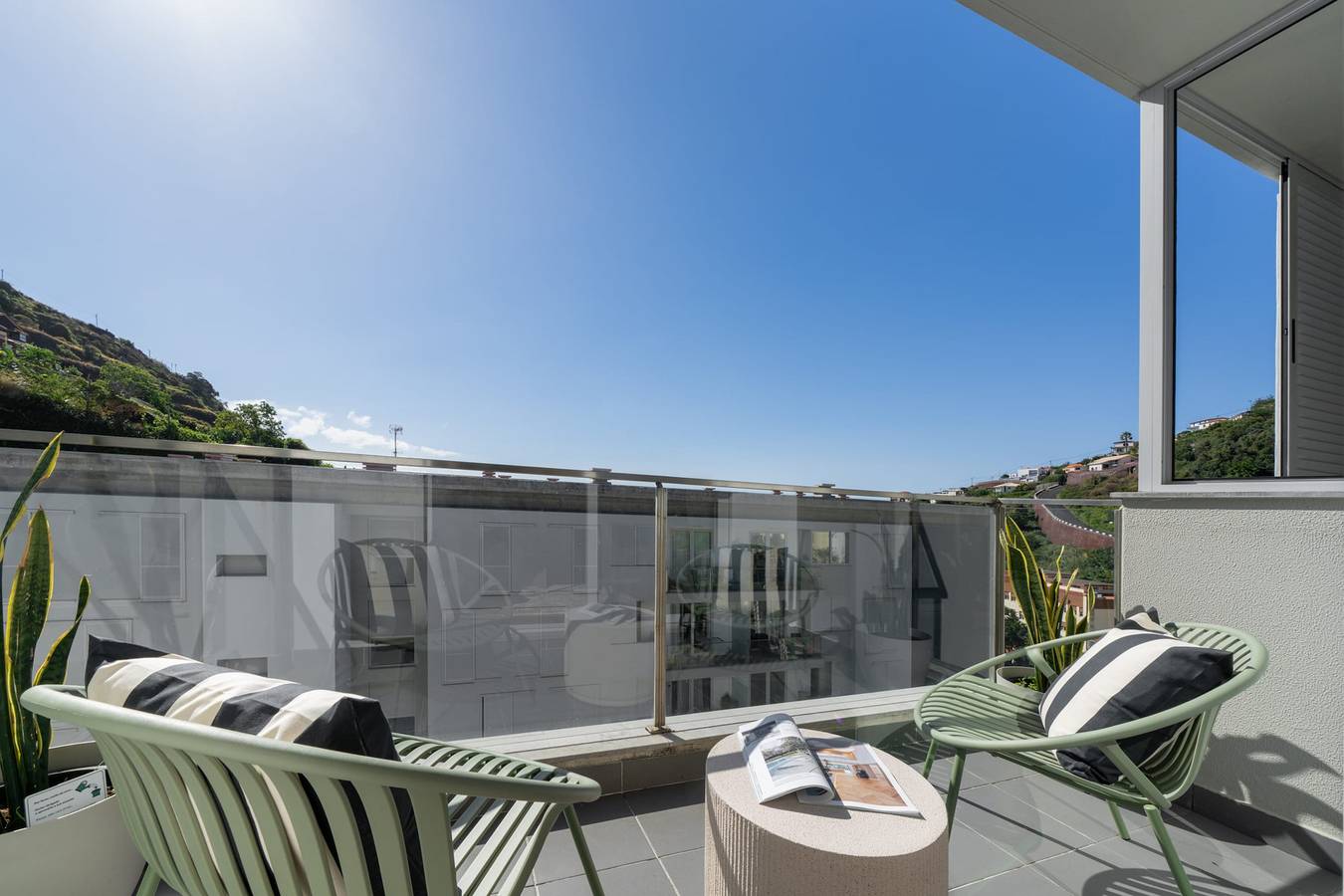 Ganze Wohnung, Ferienwohnung für 8 Personen mit Balkon in Santa Cruz (Madeira), Madeira