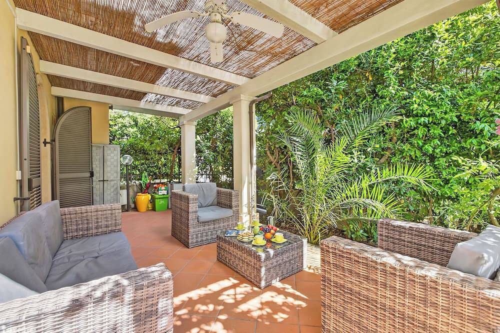 Ganze Wohnung, Maison Clélie - 200 M From Sea, Marina di Massa, Italy in Marina di Massa, Massa