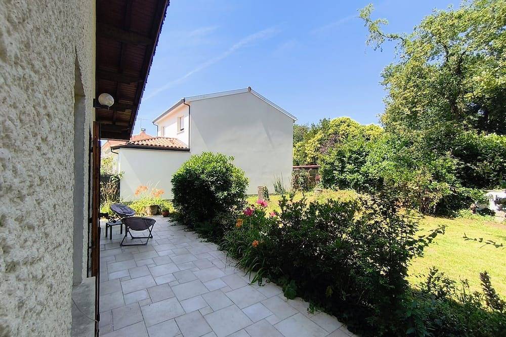 Appartement entier, Grand appartement T2 avec jardin à 5 minutes de l'hippodrome in Eysines, Région de Bordeaux