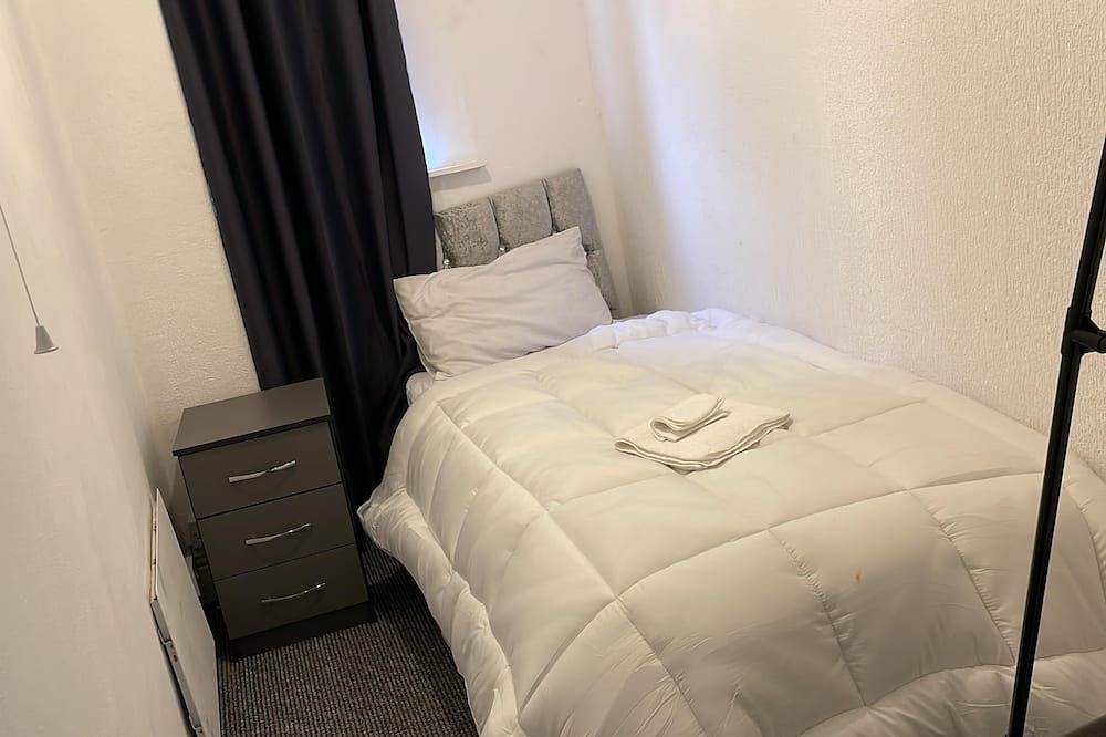 Entire apartment, 2Bedroom Great Apartment 5Min walk to Beach best locations in Blackpool in Blackpool Pleasure Beach, North West England
