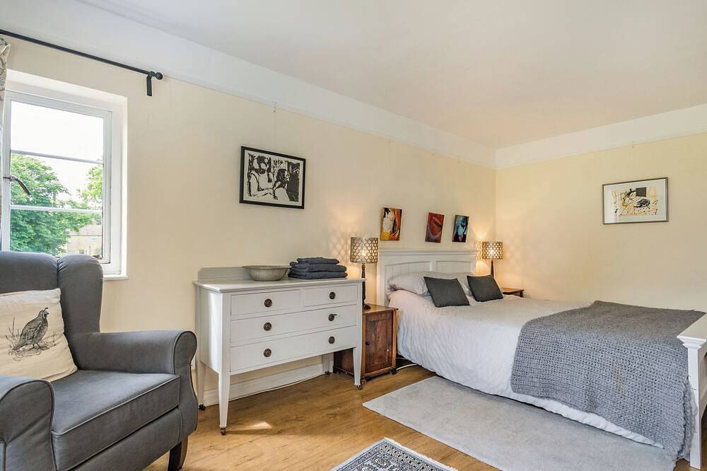 Chasewoods Farm Cottage, pet friendly in Ogbourne St George in Wiltshire