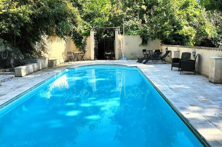 Gîte pour 12 personnes, avec jardin à Fonroque