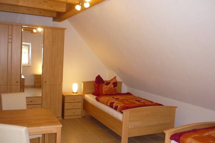 300 m zum weißen Sandstrand, 150 m² Wohnfläche, WLAN, Super Preis-/Leistung in Glowe, Rügen