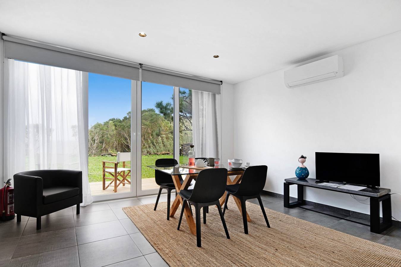Ferienhaus "Rocha do Mar 1" mit Meerblick, Gemeinschaftspool und Wlan in Biscoitos, Terceira (Azoren)