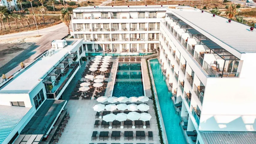 Aparthotel para 2 personas, con piscina y jardín - 1