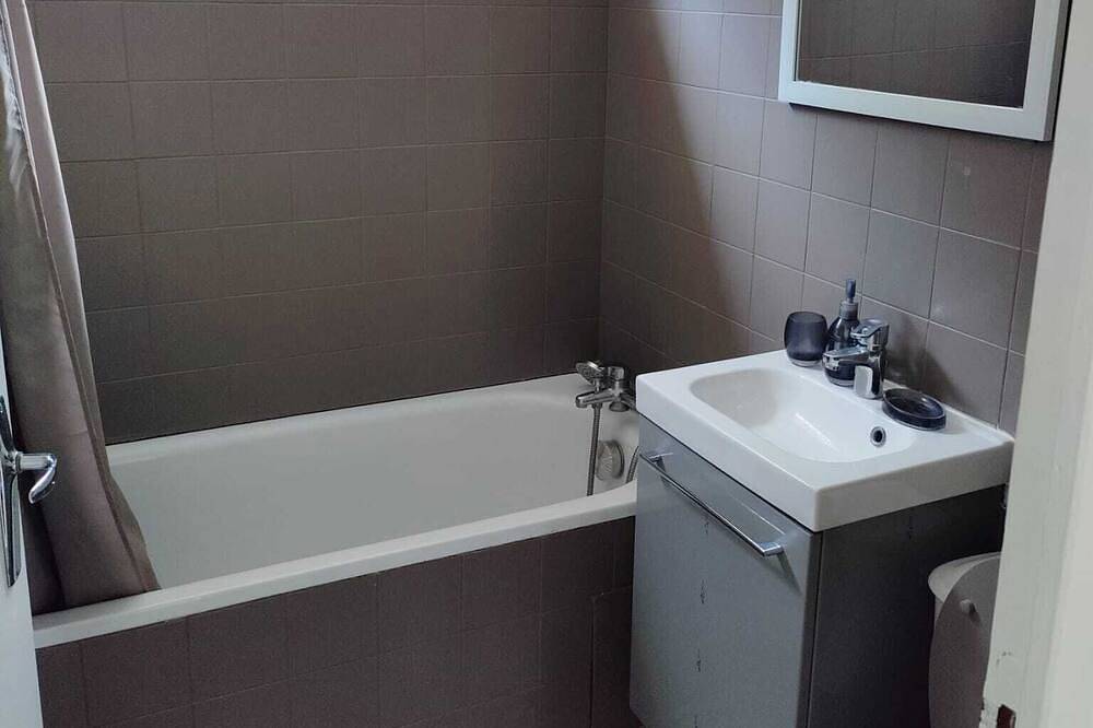 Welcome to the Olivade private pool with large garden in Nyons, Nyons region