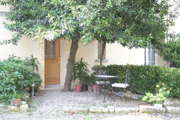 Gîte pour 2 personnes, avec jacuzzi et jardin ainsi que piscine et terrasse dans l' Hérault