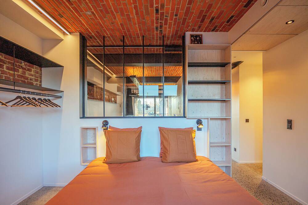 Geheel appartement, La Camuche by Hélène Dutrieu in Doornik, Henegouwen