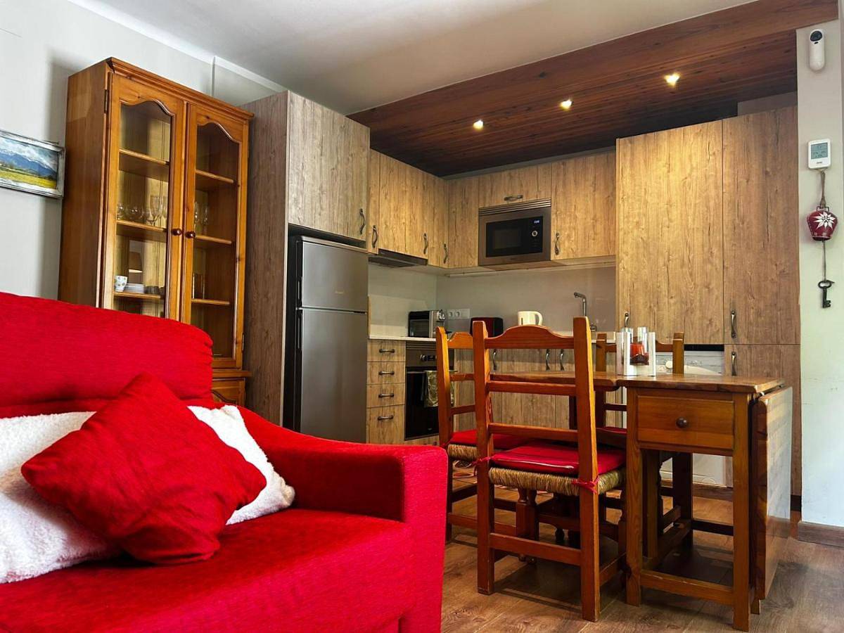 Apartamento entero, Two-Bedroom Apartment in Llivia, Parque Natural Regional de los Pirineos Catalanes