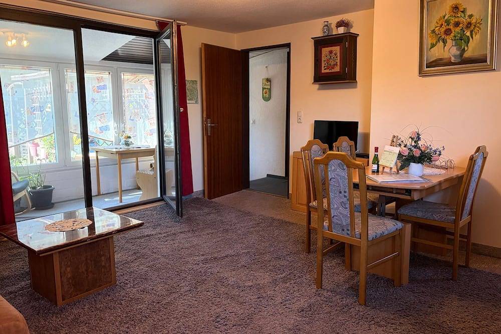 Ganze Wohnung, Familiäre Ferienwohnung mit Terrasse in Bad Königshofen i.Grabfeld, Rhön-Bayern