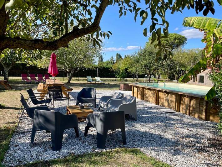 Location de vacances pour 12 personnes, avec Terrasse ainsi que Jardin et Piscine à Eynesse