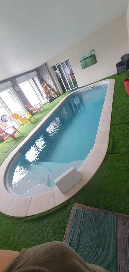 Location de vacances pour 10 personnes, avec vue ainsi que jardin et piscine, adapté aux familles à Troarn - 2