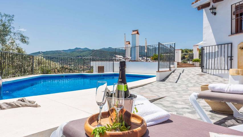 Ferienhaus für 10 Personen, mit Balkon/Terrasse und Pool