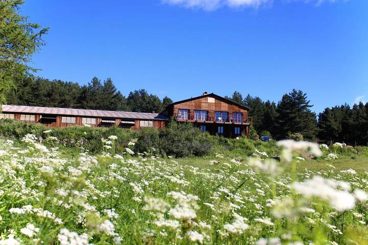 Cama y desayuno para 2 personas, con vistas además de vistas al lago y jardín en Les Angles