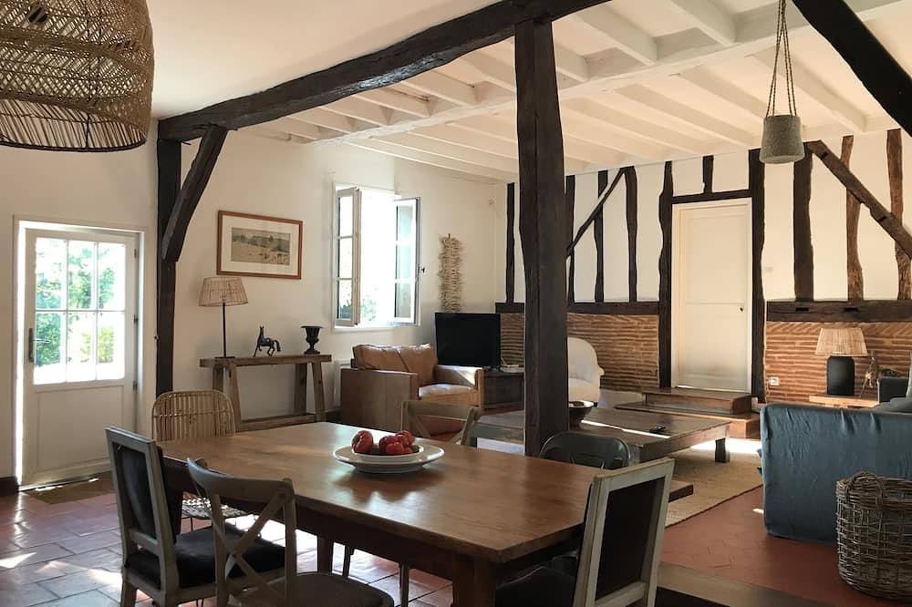 Charming 17th century house on 1 ha of land 4 minutes from Bergerac in Bergerac, Périgord Pourpre