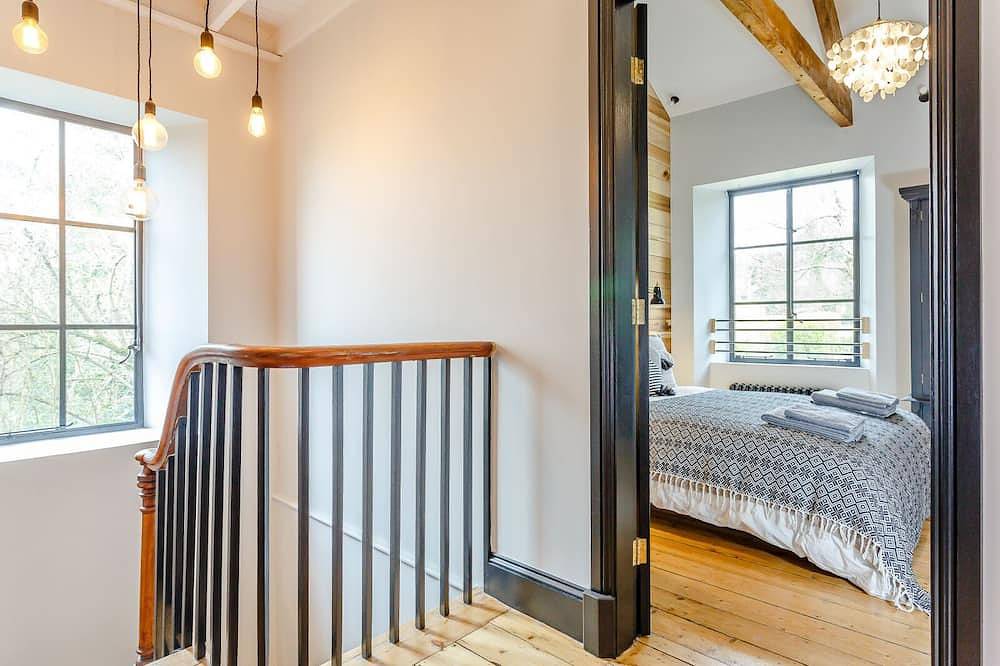 A beautifully presented 4 bed detached house situated in the heart of Chagford in Chagford, Dartmoor