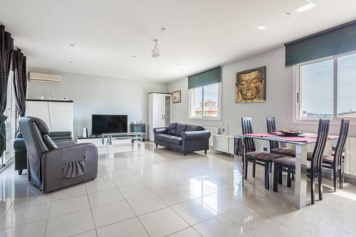 Chalet para 10 personas, con Balcón y Terraza además de Jardín y Piscina en Bajo Llobregat - 4